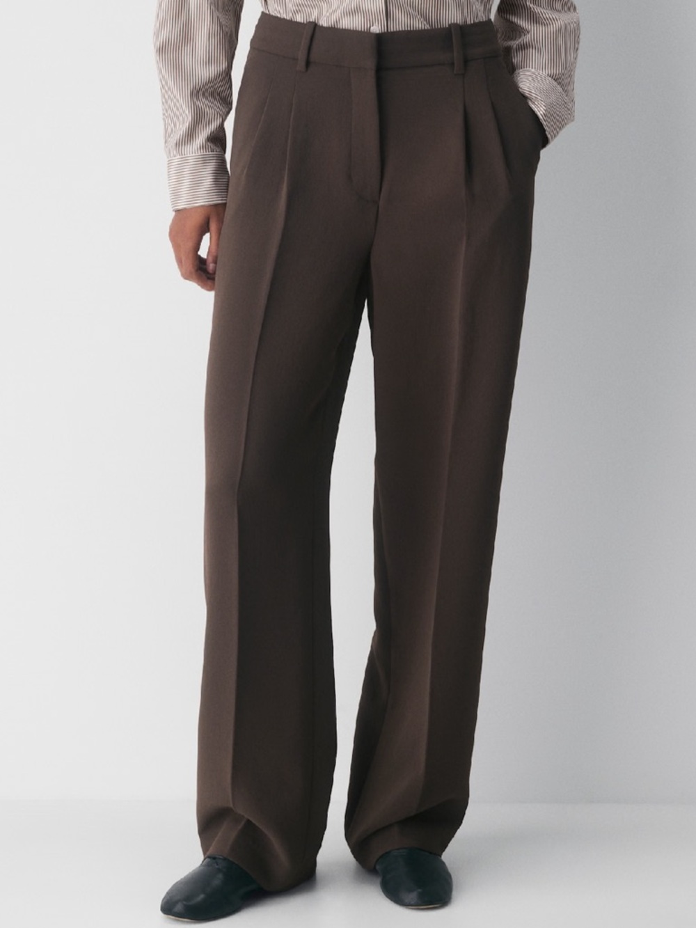 Aritzia The Effortless Pant Crepette - Picture 2 of 6